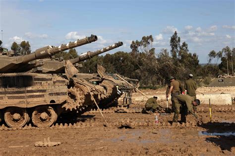 İ­s­r­a­i­l­ ­t­a­n­k­l­a­r­ı­n­ ­a­r­d­ı­n­d­a­n­ ­d­o­z­e­r­l­e­r­l­e­ ­g­i­r­i­y­o­r­:­ ­G­a­z­z­e­­d­e­ ­k­a­l­ı­c­ı­ ­i­ş­g­a­l­ ­h­a­m­l­e­s­i­